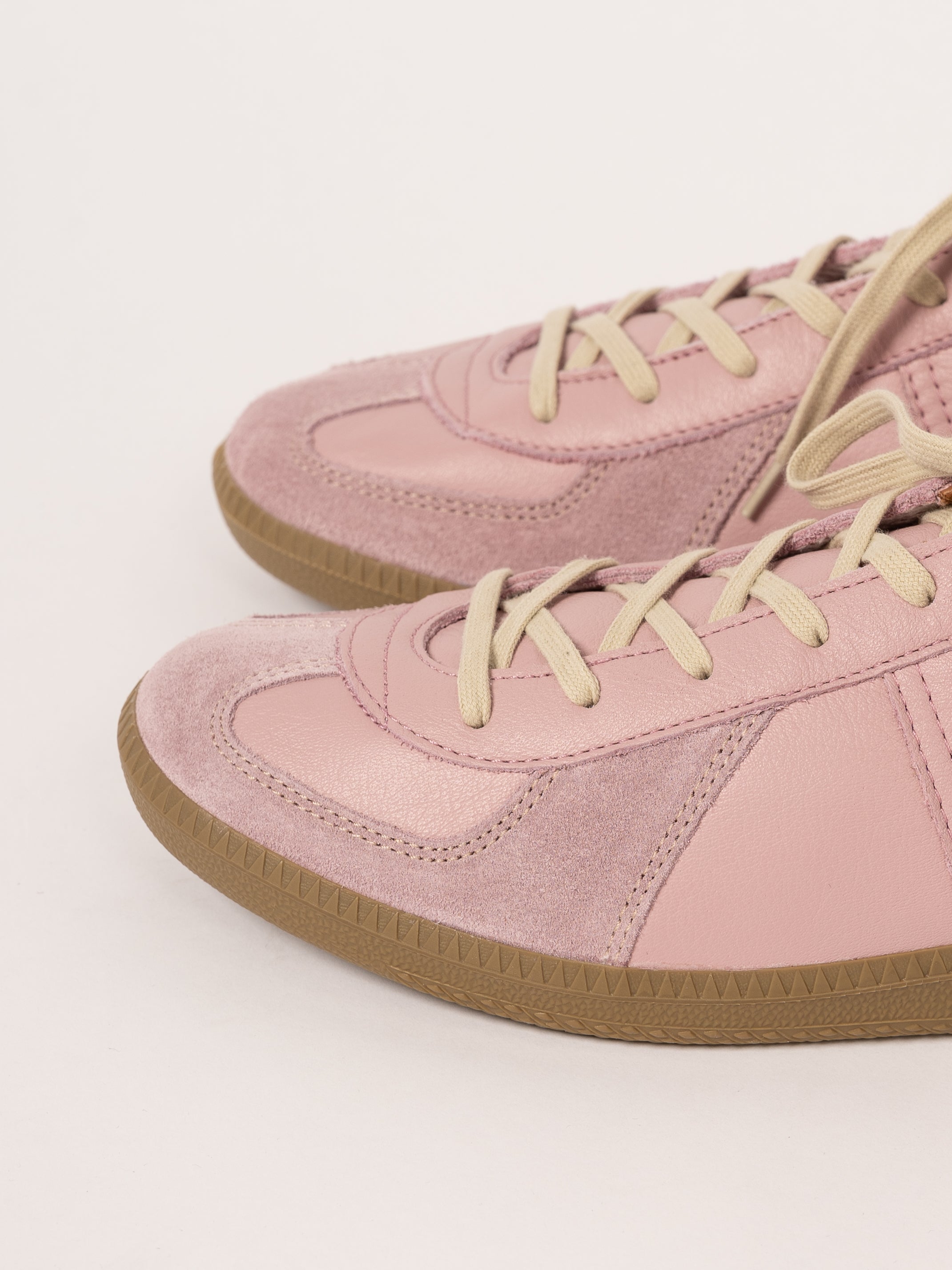 Reproduction of found German Military Trainer 1700L (Light Pink)
