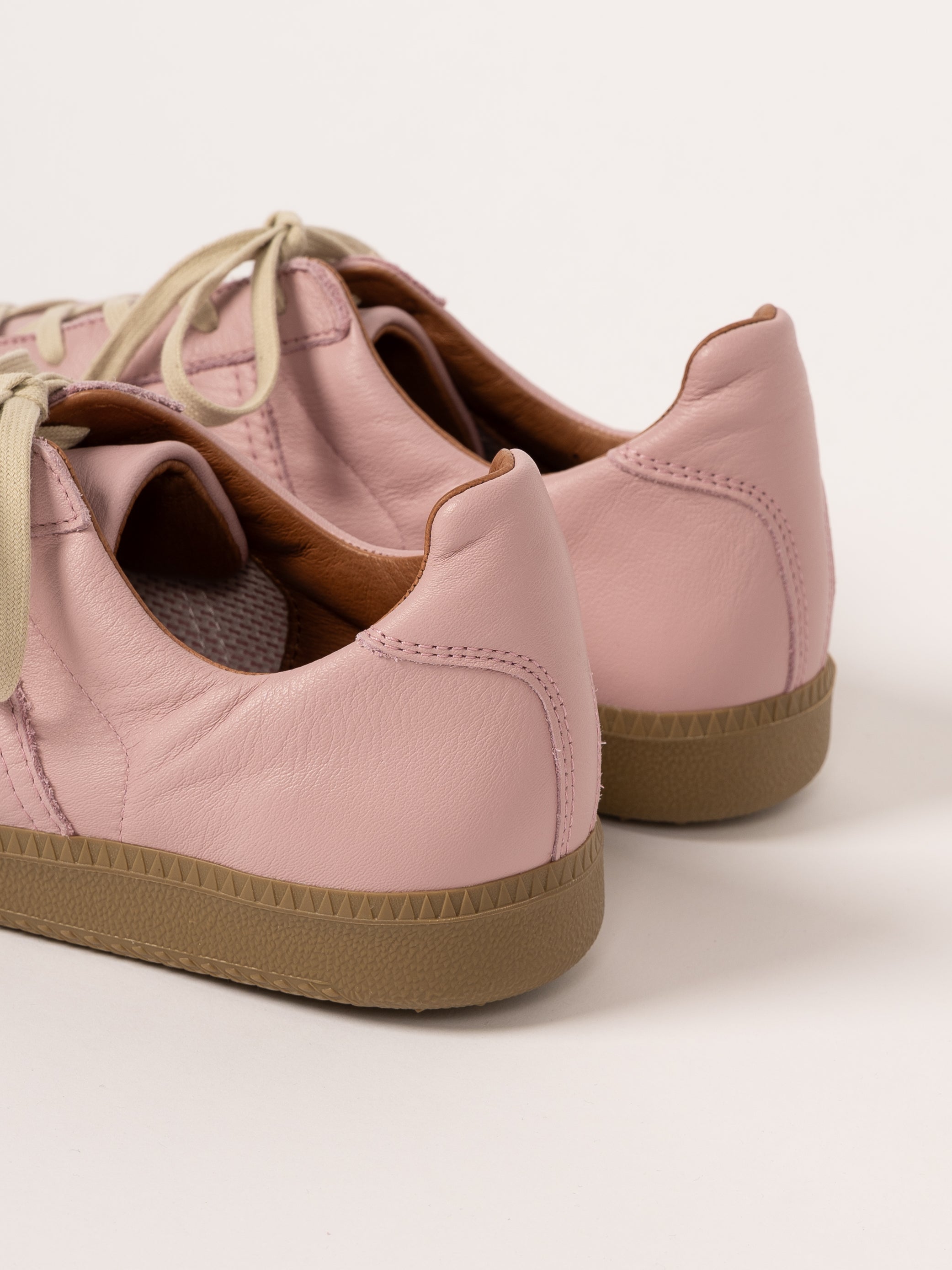 Reproduction of found German Military Trainer 1700L (Light Pink)