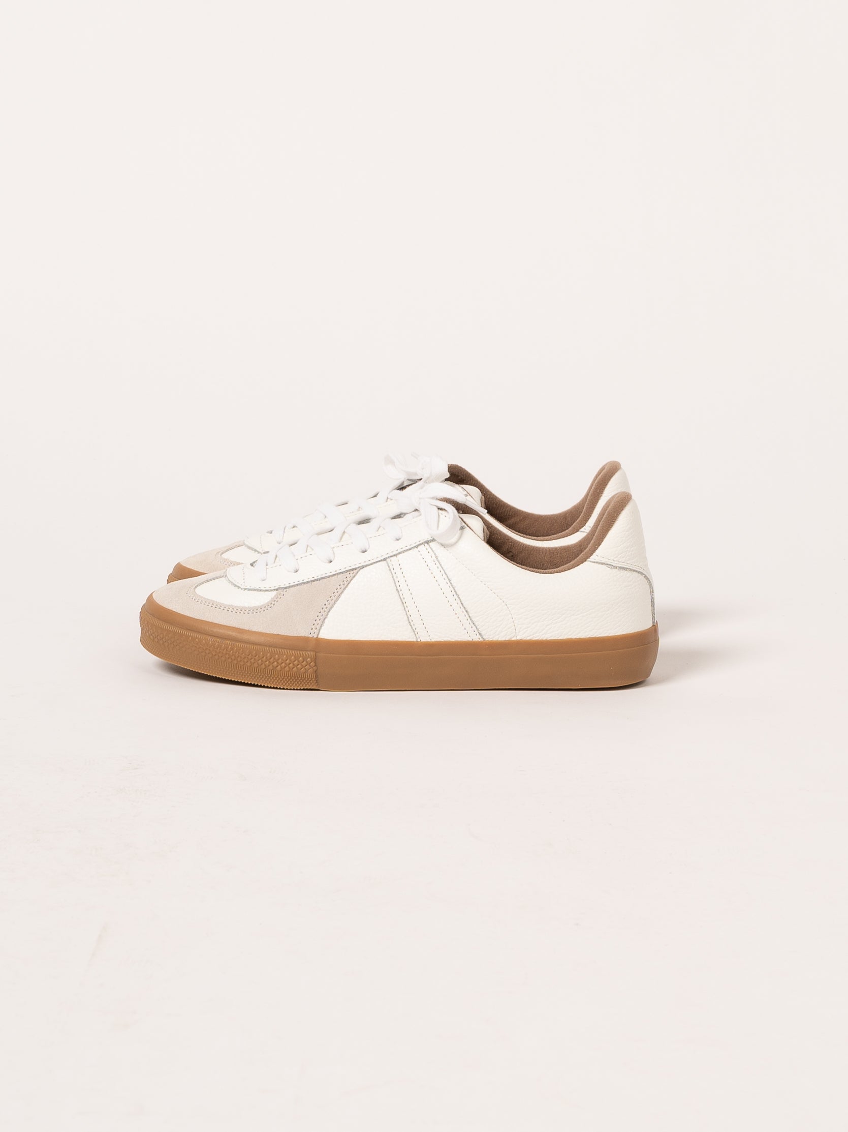 Reproduction of found German Military Trainer 4700PL (White)