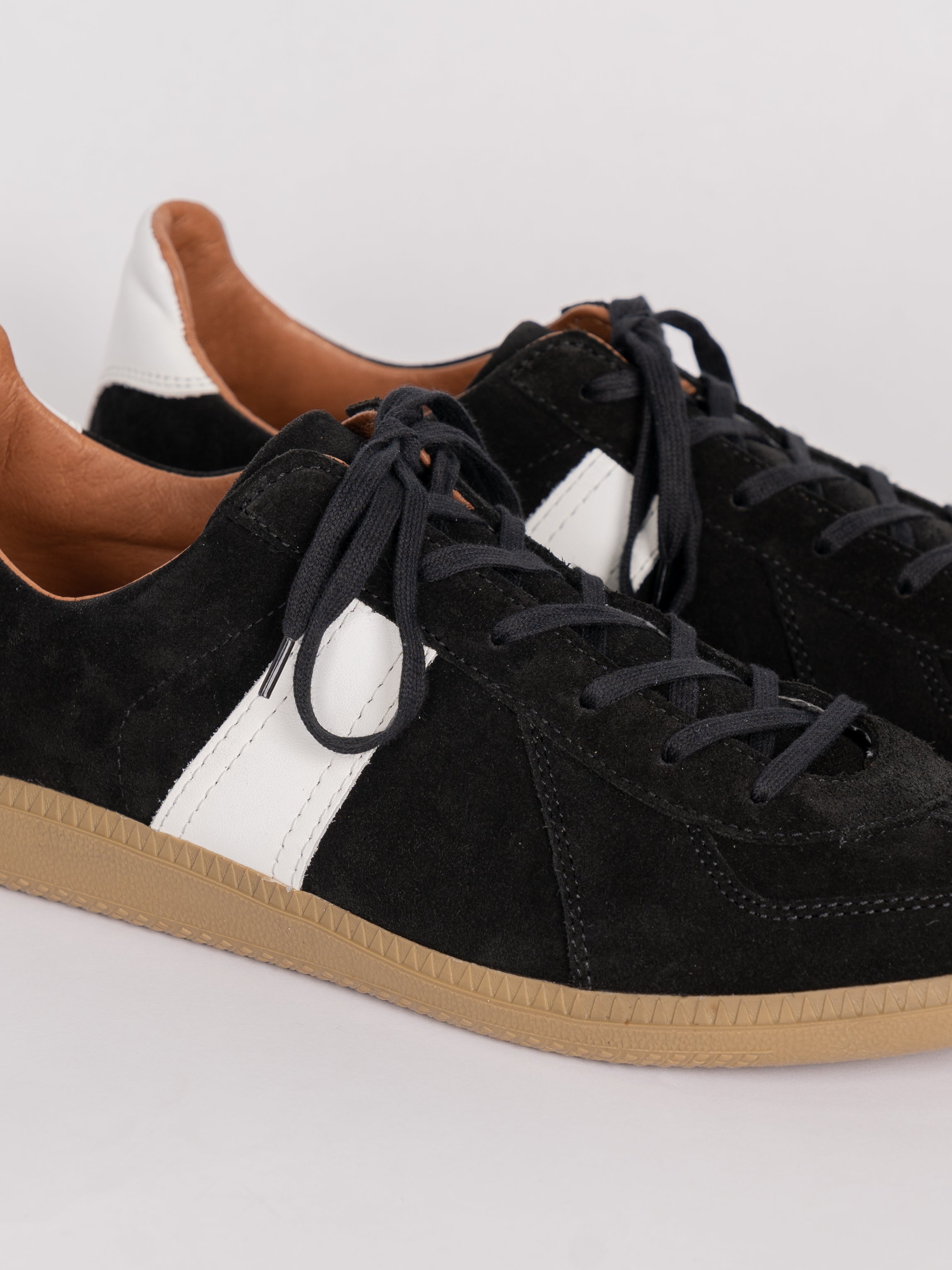 Reproduction of found German Military Trainer 1700S (Black Suede/ White)