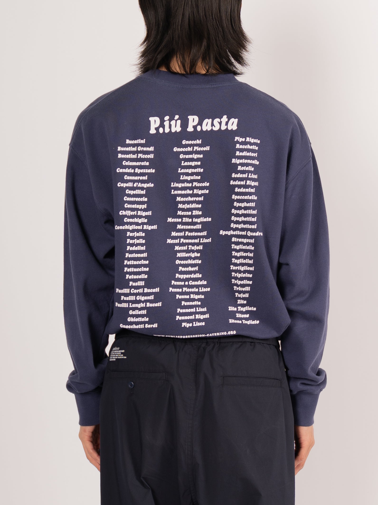 Public Possession "P.iu P.asta"  Crewneck(海軍藍)