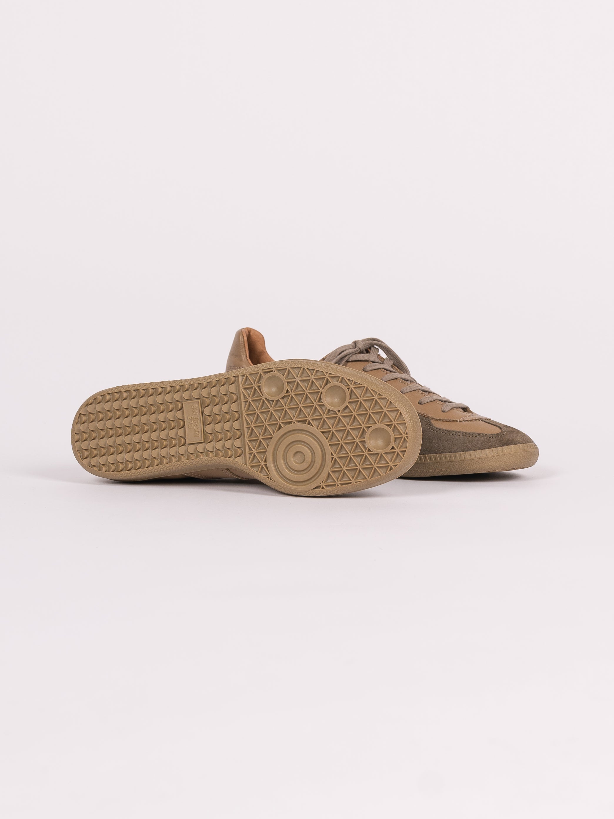 Reproduction of Found German Military Trainer 1700L (Dark Beige)