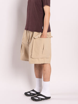 
                
                    Load image into Gallery viewer, CONICHIWA bonjour Wide Cargo Shorts (Beige)
                
            