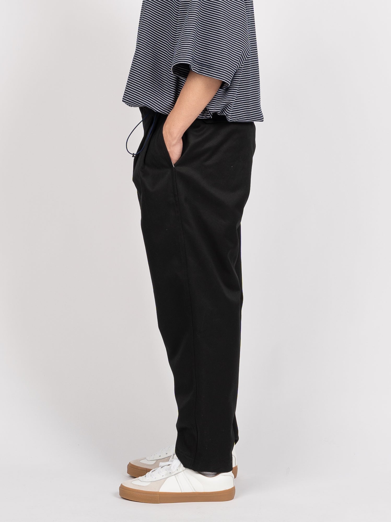 is-ness Wide Chino Pants (Black)