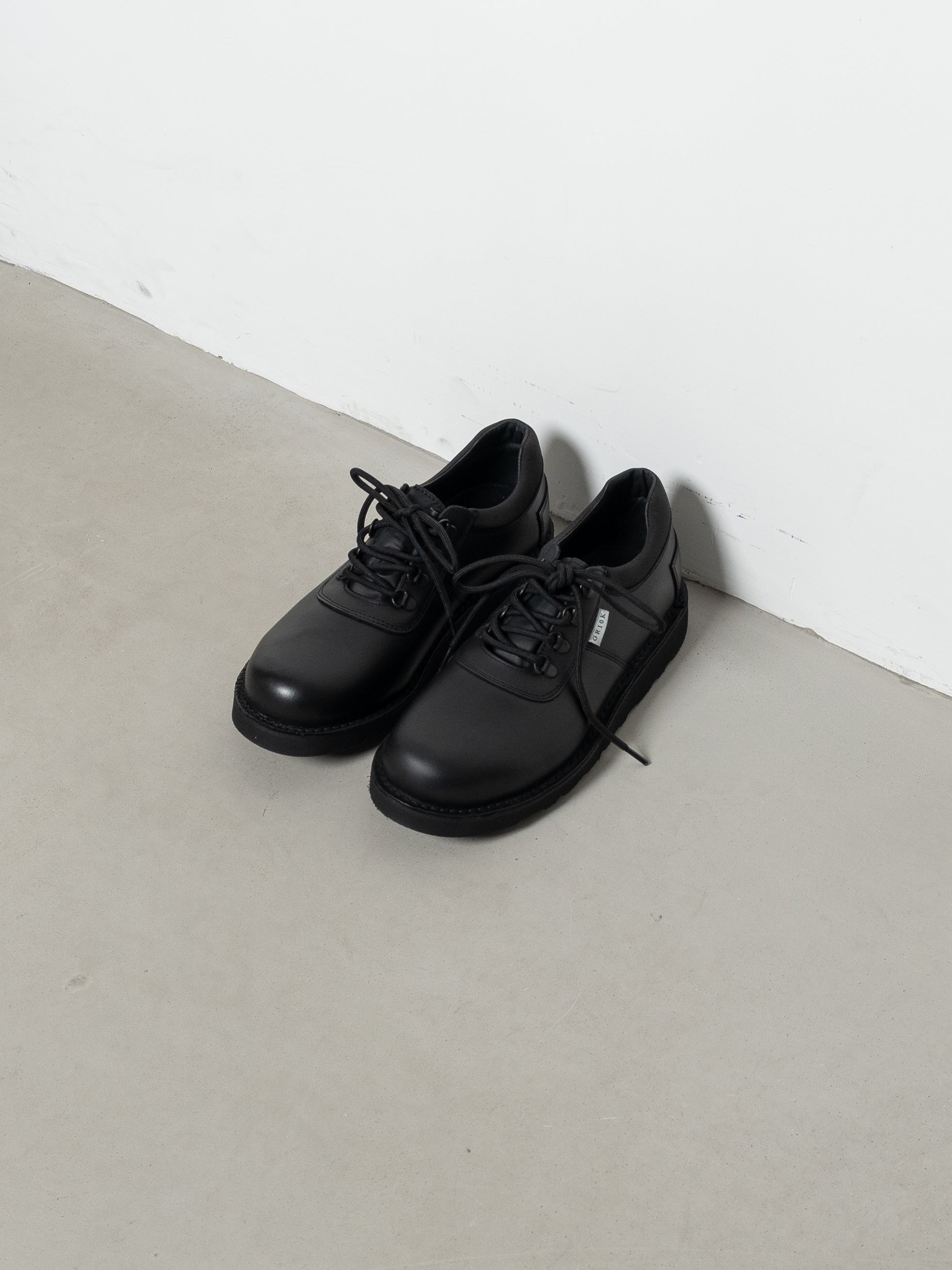 GR10K Low Trauma Shoes (Black)
