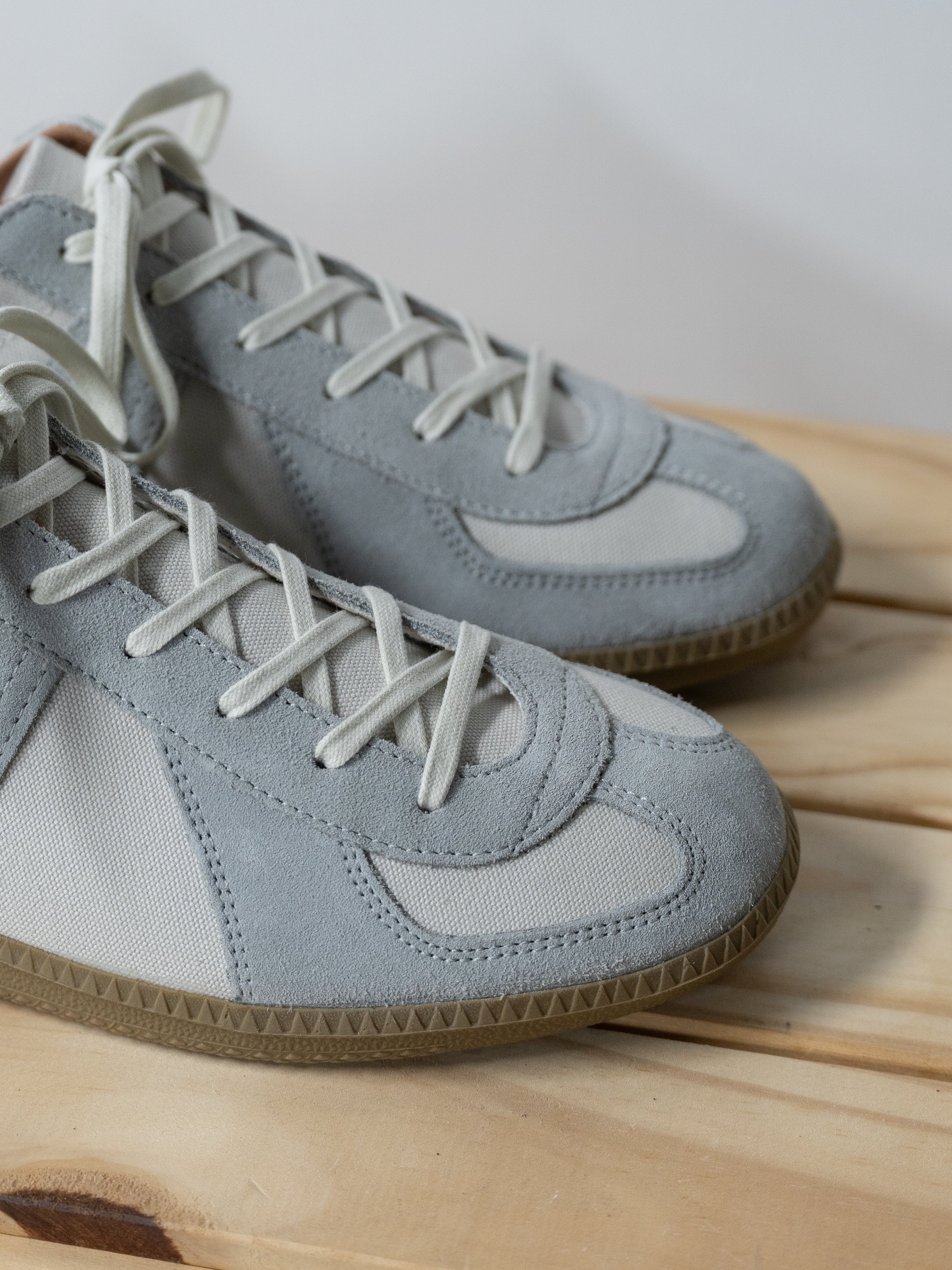 Reproduction of Found German Military Trainer 1700VEF (White