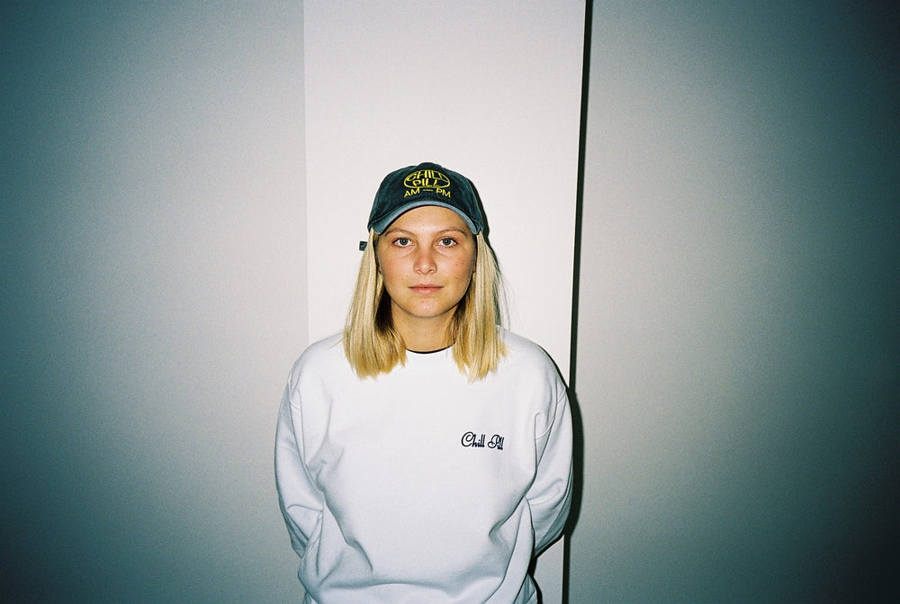 Public Possession "Chill Pill" Crewneck（白色）
